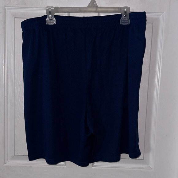 Like New Amazon Essentials Shorts XL - Picture 2 of 3